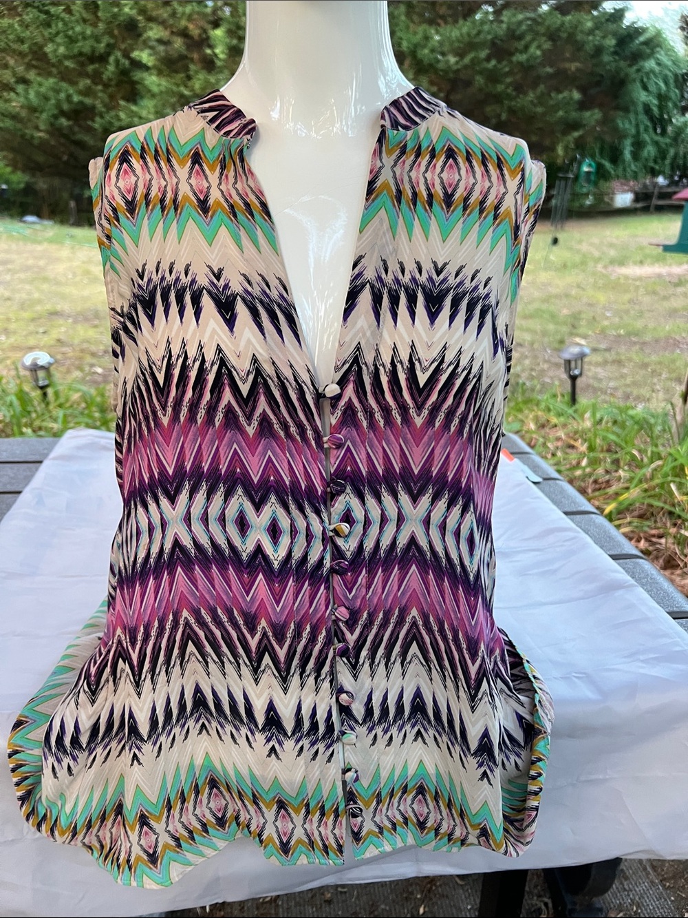 Parker Sleeveless Chevron-Print Button Blouse in Purple, Teal & Cream